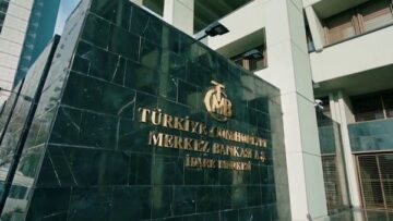 البنك المركزي التركي يرفع سعر الفائدة الأساسية إلى 30%