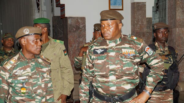 “إفريقيا” تطالب جيش النيجر بالعودة للثكنات.. وأوروبا توقف الدعم