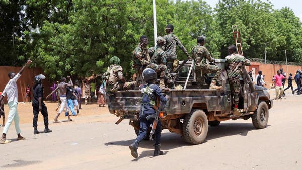 دول غرب أفريقيا تمهل النيجر أسبوعا لإنهاء الانقلاب.. وتلوح بالقوة