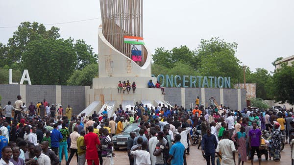 عقوبات وتعليق مساعدات.. تهديدات أوروبية للانقلابيين بالنيجر