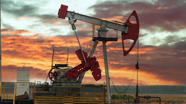 النفط يسجل مكاسب للأسبوع الخامس وسط مؤشرات على شح الإمدادات 