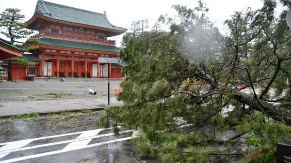مئات آلاف السكان في العتمة بلا كهرباء جرّاء إعصار بجنوب اليابان