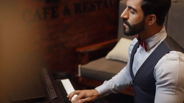 قصة سعودي سافر لأميركا لدراسة الهندسة وعاد عازف بيانو