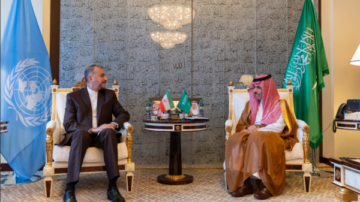 وزير الخارجية السعودي يناقش مع نظيره الإيراني المستجدات الإقليمية والدولية