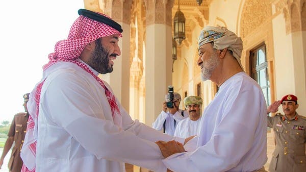 سلطان عُمان يستقبل ولي العهد السعودي بالعاصمة مسقط