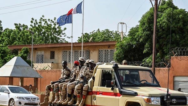 فرنسا تفضّ الشراكة العسكرية مع النيجر.. وتبحث خيارات لسحب قواتها