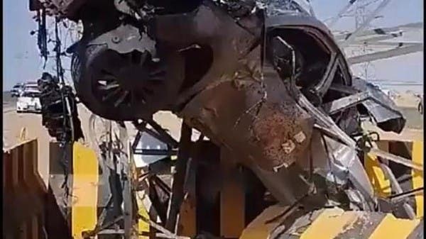 فيديو حادث شنيع.. مركبة 3 طلاب سعوديين تحترق إثر صدمها برجاً كهربائياً