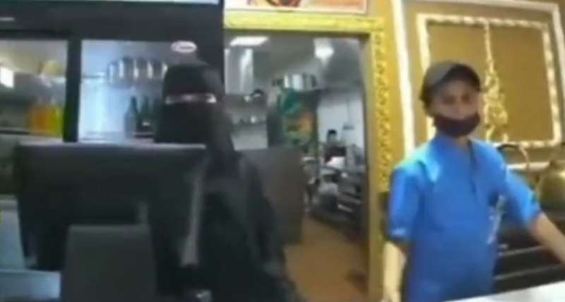 مشاهدة مقطع المتحرش اليمني في مطعم باب الحجاز السعودية كامل بدون حذف