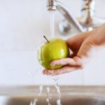 خمس خطوات لتقييم سلامة الأغذية قبل تناولها